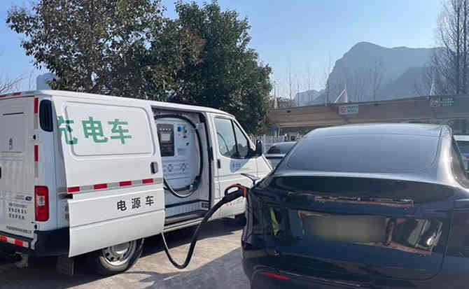 共和汽车搭电